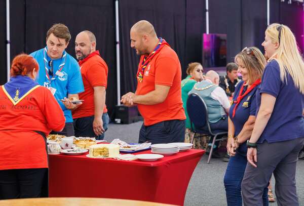 smiles_at_cakes_vip_0507